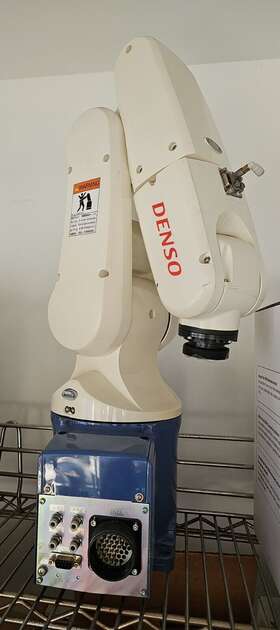 Rc8-vpa0 Denso Vp-6242m Industrial Robot Arm With Vp Series Controller And I/o Cable