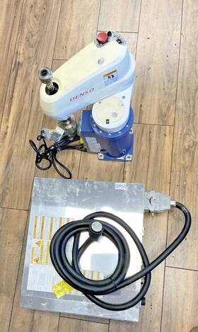 Desno Hs-45352m Denso Industrial Robot Arm With Rc7m-hsg4ba-cp-3 Controller