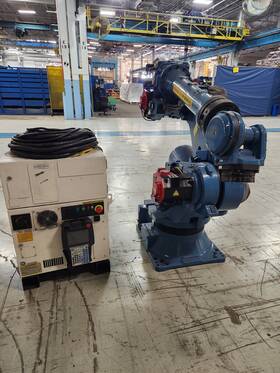 A05b-1333-b201 Fanuc A05b-2610-b022 R200ic 165f With R-30ib Plus Controls Used