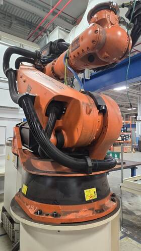 210-2 Kuka Kr 2000 Robot And Controller Used