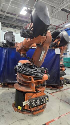 360-2 Kuka Kr Robot And Controller Used