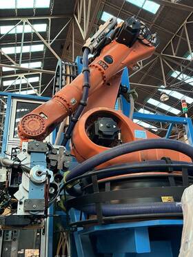 L180-2 Kuka Kr 240 2000 Robot Machine Center