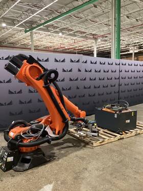 R3900 Kuka Kr 120 Ultra K/flr Robot With C4 Controller 6-axis 120kg 3900mm Used