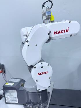 Mz01-01 Nachi Robotic Systems Inc. Mz01 6-axis Industrial Robot Arm 1kg Payload With Cfd Controller And Pendant