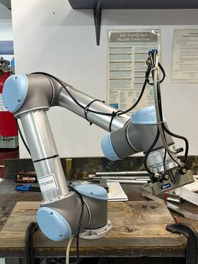 2015351556 Universal Robots Robots- Model Ur5