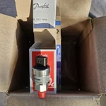 New In Box York 025-29583-001 Pressure Transducer. Fixed Price $299.99.